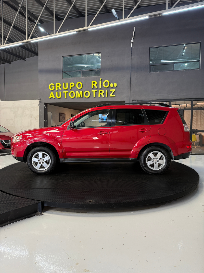 Mitsubishi Outlander 2012 — foto 4