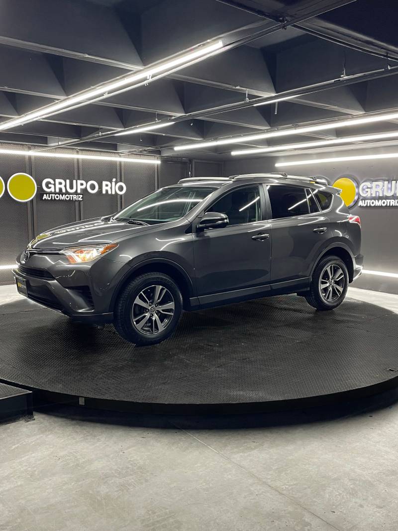 Toyota RAV4 2018 — foto 1