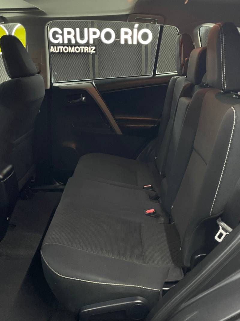 Toyota RAV4 2018 — foto 8