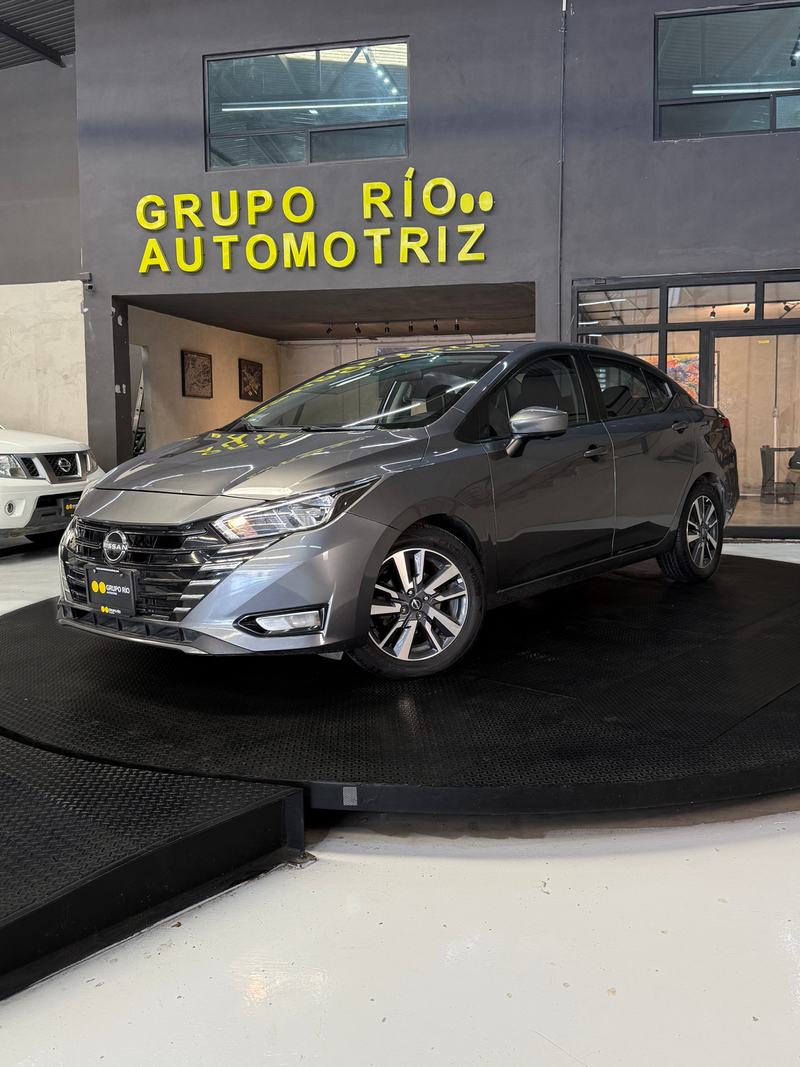Nissan Versa 2023 — foto 1