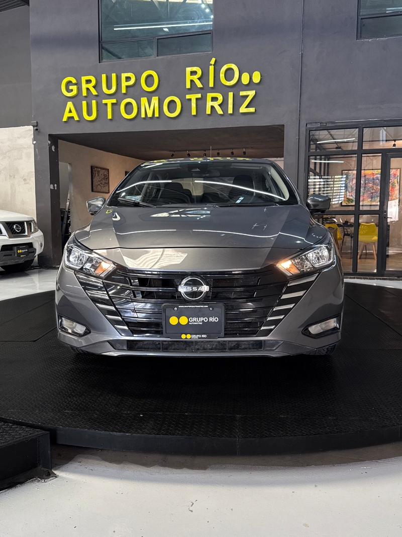 Nissan Versa 2023 — foto 2