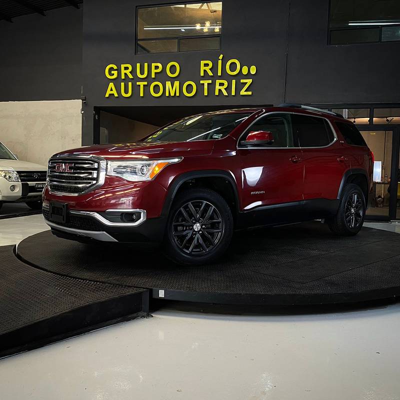 GMC Acadia 2017 — foto 1