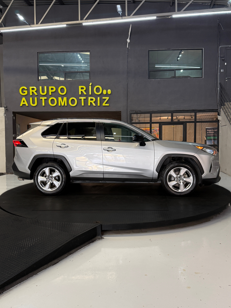 Toyota RAV4 2021 — foto 5