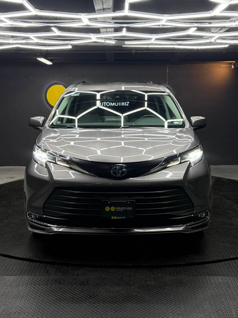 Toyota Sienna 2022 — foto 2