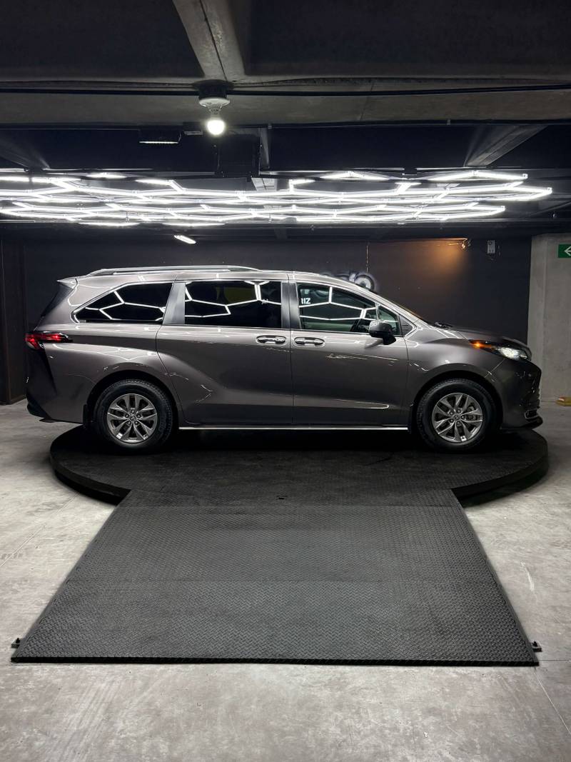 Toyota Sienna 2022 — foto 5