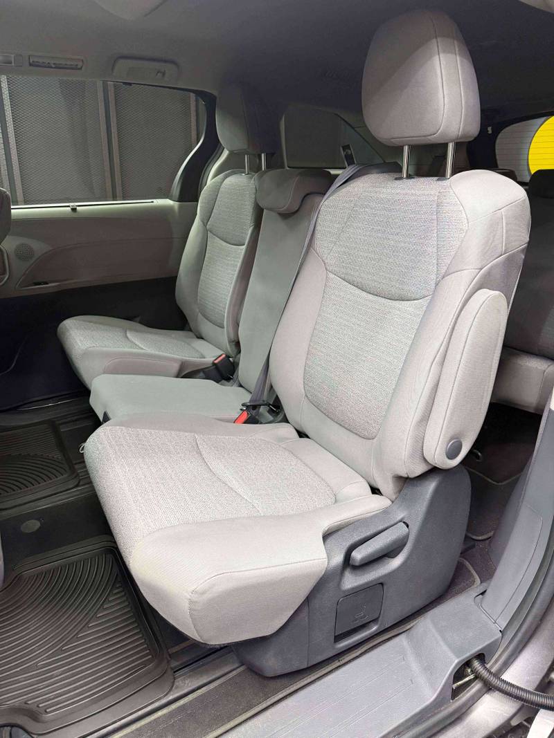 Toyota Sienna 2022 — foto 8