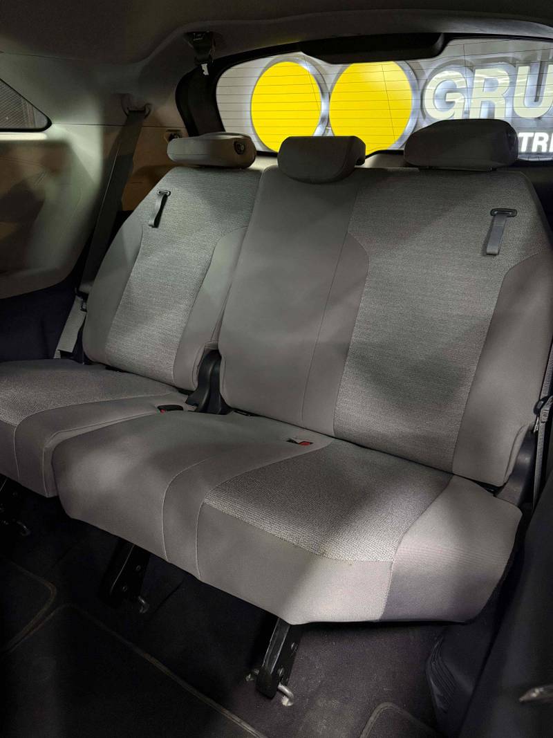Toyota Sienna 2022 — foto 9