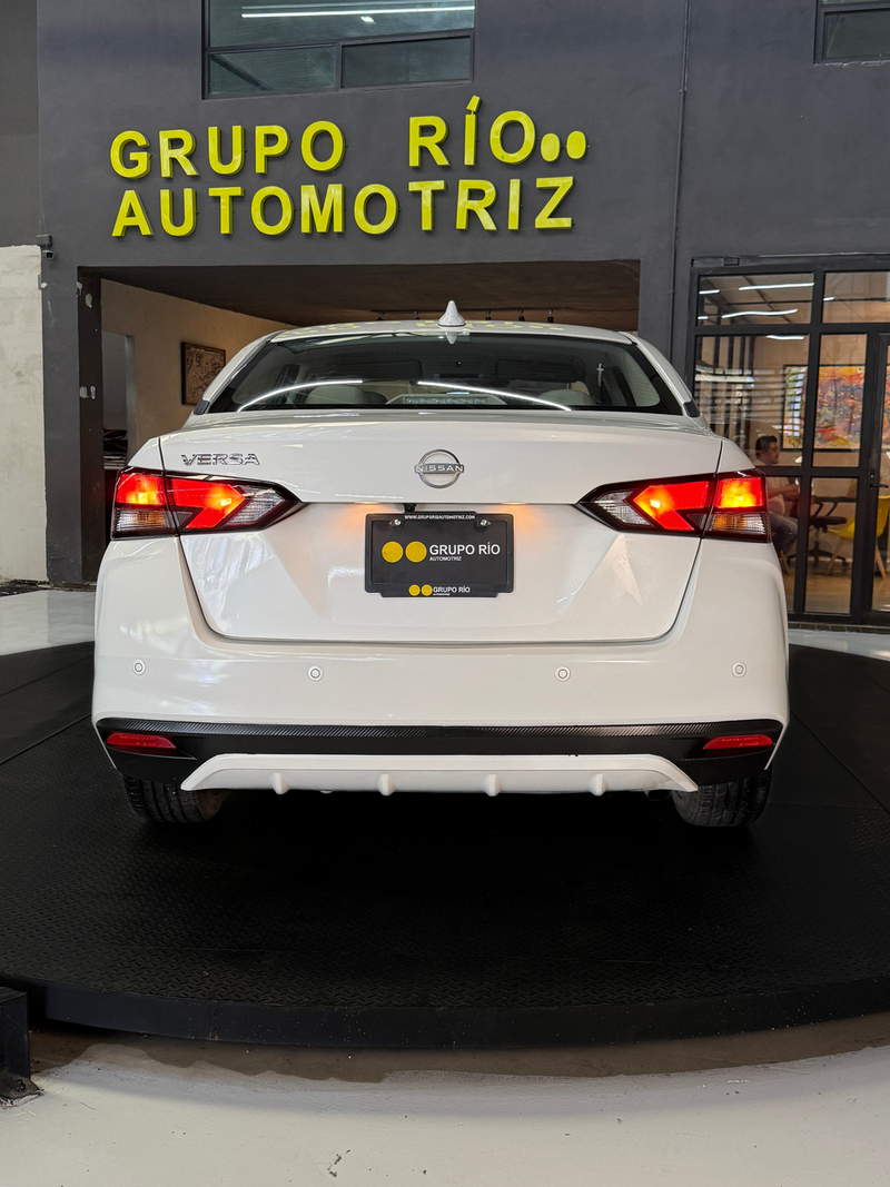 NISSAN VERSA 2024 — foto 3